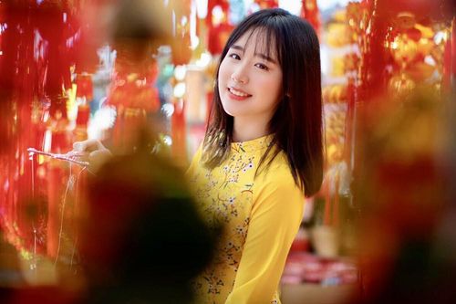 Rực rỡ sắc vàng với bộ ảnh áo dài Việt Nam đón Tết của du học sinh tại Mỹ