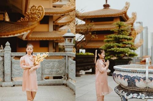 Hình ảnh 'đốn tim' của Cadie Mộc Trà khi diện áo dài Tết đi lễ chùa