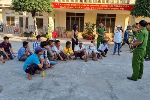 Triệt phá trường gà khủng, thu giữ hàng trăm triệu đồng