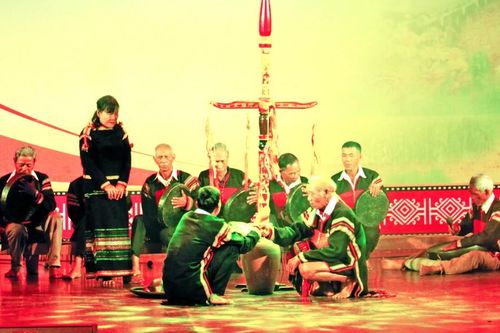 Nhạc sĩ chân trần của đại ngàn
