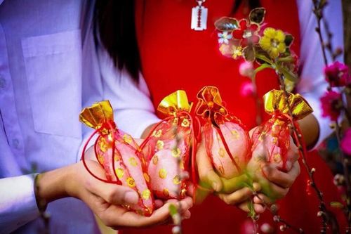 Vì sao nên mua muối đầu năm để hút may mắn, tài lộc về nhà?