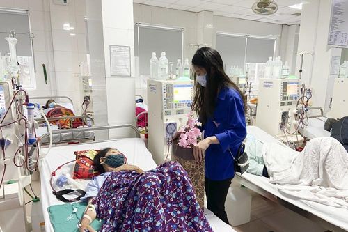 Học sinh Nghệ An mang hương vị tết đến với bệnh nhân nghèo