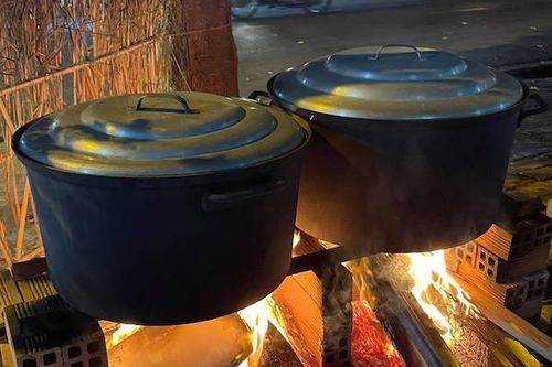 Nồi bánh Tét ngày Tết của GS Việt kiều ở Mỹ