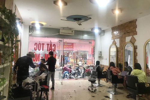 Đã sắm Tết đủ, ngày cuối tranh nhau vào tiệm tóc làm đẹp