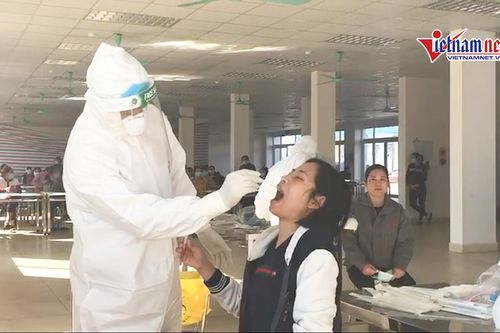 Công nhân KCN ở Chí Linh chờ kết quả âm tính lần 3 để kịp về nhà ăn Tết