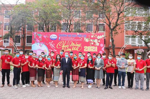 Nhiều hoạt động hỗ trợ sinh viên quốc tế ở lại Việt Nam đón Tết