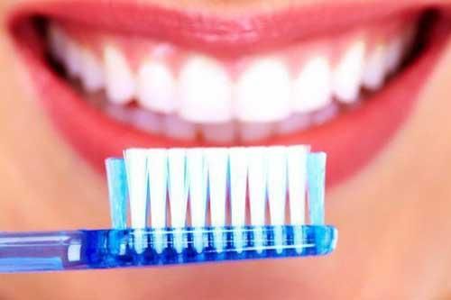 Lời khuyên của nha sĩ về việc nên đánh răng trước hay sau bữa sáng