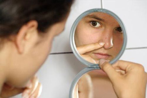 Đoán bệnh từ vị trí mọc mụn trên mặt