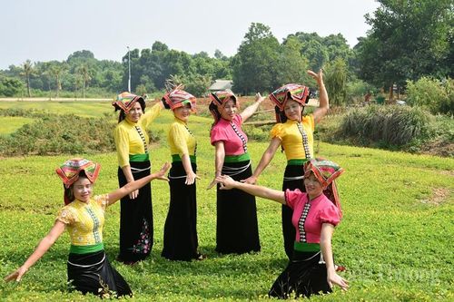 Trang phục, bức tranh đa sắc màu tại 'Ngôi nhà chung'