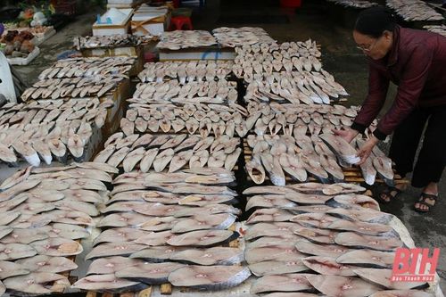 Các cơ sở buôn bán hải sản dồn sức cung ứng hàng những ngày cuối năm