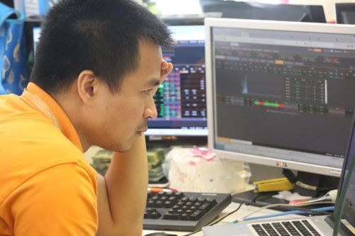 Tích cực trong dài hạn, nhưng thận trọng cần thiết trong ngắn hạn
