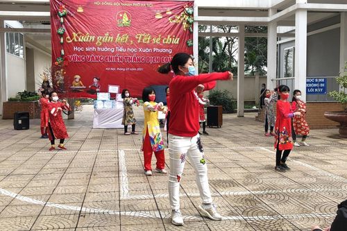 Hà Nội: 28 học sinh và phụ huynh Tiểu học Xuân Phương được về nhà đón Tết