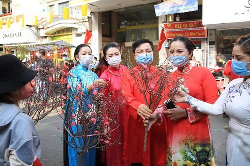 Nhà nhà đón Tết an bình