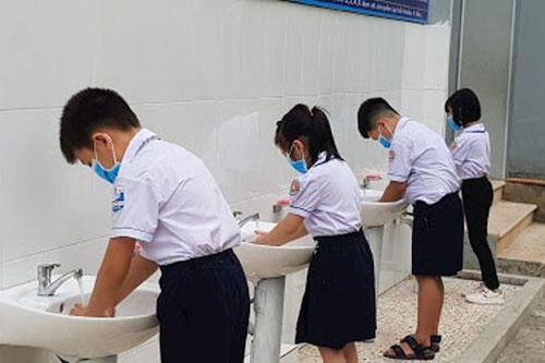 Trường học phải có chỗ rửa tay với nước sạch, xà phòng