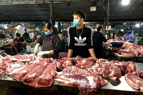 Giá gia súc, gia cầm và rau xanh tiếp tục giảm