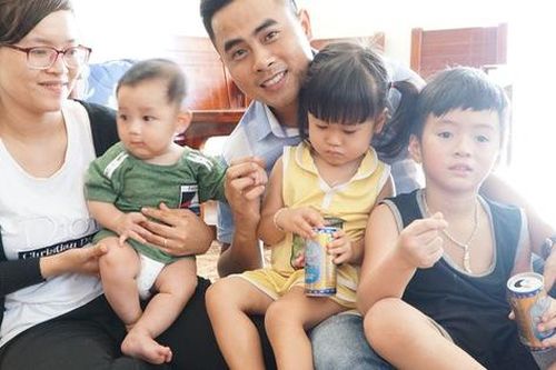 Trẻ con tung tăng vui Tết ở đảo Trường Sa