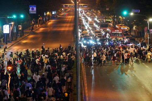 Bất chấp dịch bệnh, người Thái lại biểu tình rầm rộ