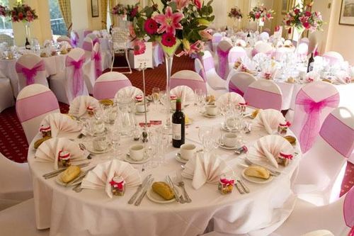 Khoảng 500 người dự tiệc cưới tại nhà hàng The Adora cùng BN2016