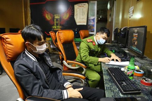 Nhóm thanh niên buộc cách ly y tế trả phí và xét nghiệm tự nguyện trả phí khi chơi game không đeo khẩu trang