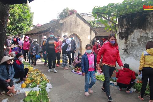 Ứng Hòa: Nhộn nhịp phiên chợ cuối năm