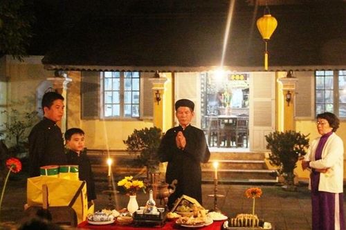 Trang nghiêm mâm cúng Giao thừa của người dân xứ Huế
