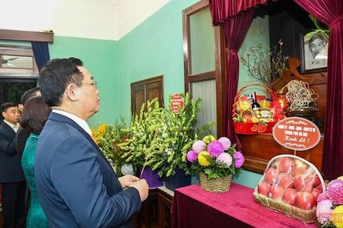 Lãnh đạo thành phố Hà Nội dâng hương tưởng nhớ Chủ tịch Hồ Chí Minh