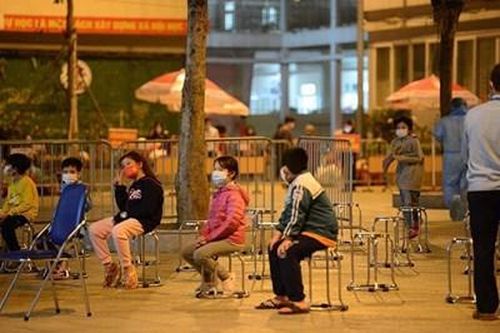 15 học sinh đầu tiên của lớp 3E, Trường Tiểu học Xuân Phương được trở về nhà