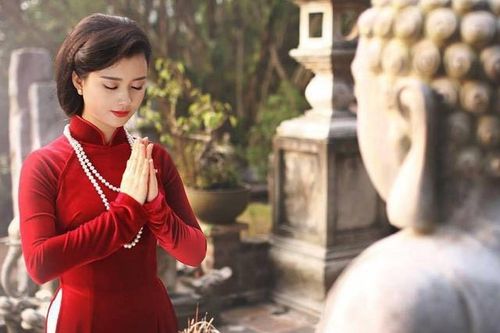 Bày mâm đi lễ chùa mùng 1 Tết, tuyệt đối kiêng kỵ điều này