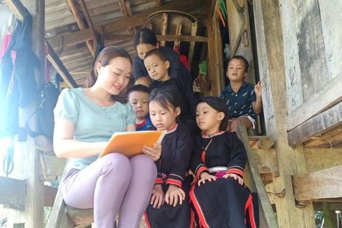 Ấm lòng Tết xa quê của giáo viên cắm bản