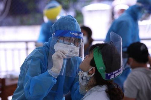 Ngày 30 Tết, lấy mẫu xét nghiệm COVID-19 trường hợp còn sót tại sân bay Nội Bài