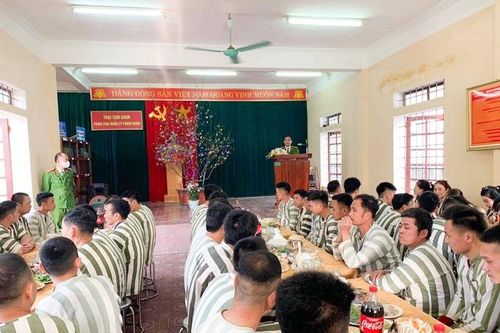 Tất niên trong trại giam, ước mong ngày 'làm lại' cuộc đời