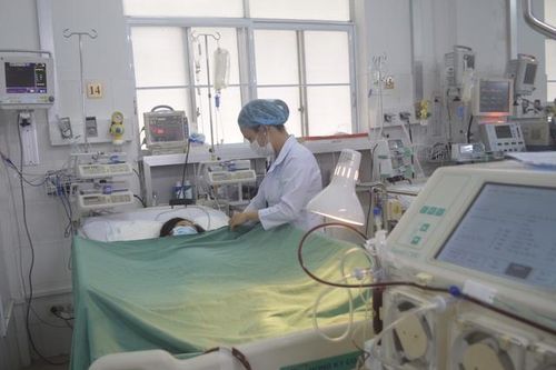 Cứu sống mẹ con sản phụ nguy kịch vì nhau cài răng lược xâm lấn bàng quang