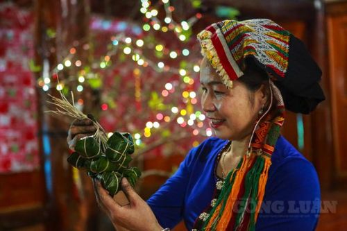 Nghệ An: Độc đáo bánh chưng đen của các cô gái Thái ở Quỳ Hợp