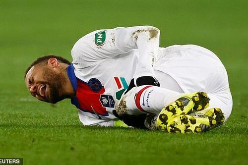 Neymar dính chấn thương, PSG gặp khó khăn trước thềm Barca