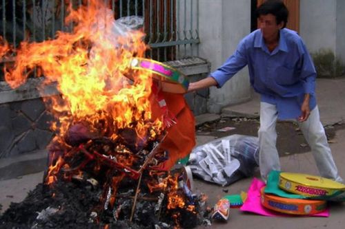 Công an Hà Nội khuyến cáo đốt vàng mã dịp Tết phải có người trông coi