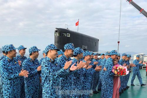 Hai 'ly rượu' đặc biệt đón giao thừa của lính tàu ngầm Việt Nam