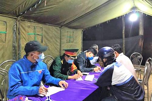 Đoàn thanh niên Tây Nguyên trực xuyên đêm, xuyên Tết ngăn dịch COVID