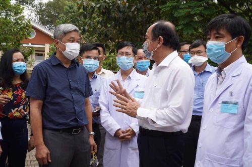 Thứ trưởng Y tế Nguyễn Trường Sơn: Dịch bệnh COVID-19 còn diễn biến khó lường