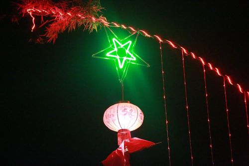 Đường phố, làng xóm miền Trung trang hoàng đẹp như cổ tích trước giao thừa