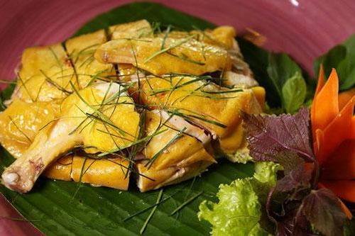 Lý do bạn không nên ăn nhiều thịt gà trong ngày Tết