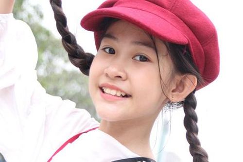 Mẫu nhí 10 tuổi 'gây sốt' cộng đồng mạng