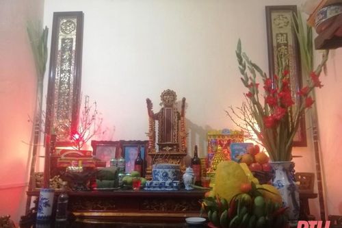 Thiêng liêng cây mía tím bên bàn thờ ngày Tết