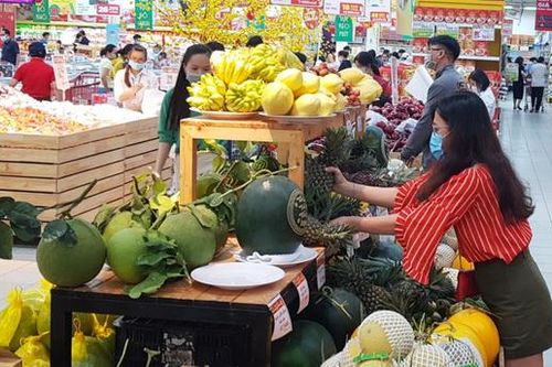 Thị trường trái cây chưng Tết 'hút hàng'