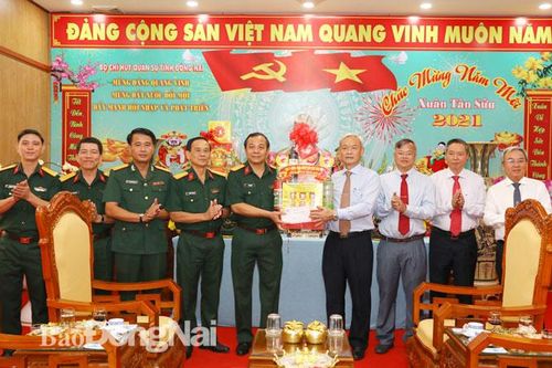 Lãnh đạo tỉnh thăm, chúc Tết cán bộ, chiến sĩ Bộ CHQS tỉnh