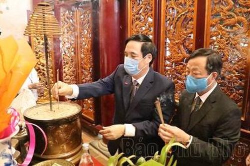 Dâng hương tưởng niệm các Vua Hùng Giao thừa Xuân Tân Sửu 2021