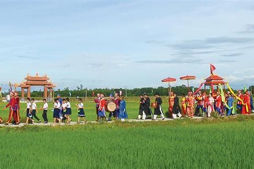 Tiếng trống da trâu trong thẳm sâu nếp làng