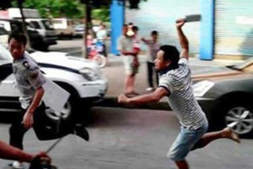 Mâu thuẫn lúc ăn nhậu, 2 người bị chém thương vong