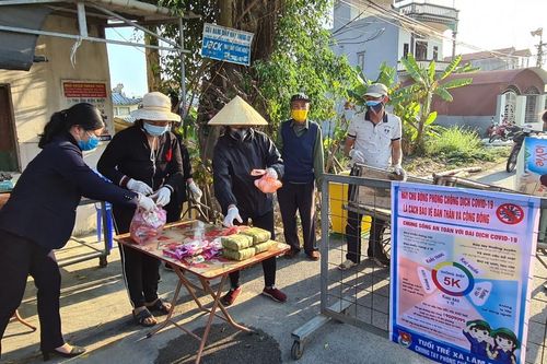 Ngày 30 Tết khác lạ ở xã đang bị cách ly bởi COVID-19