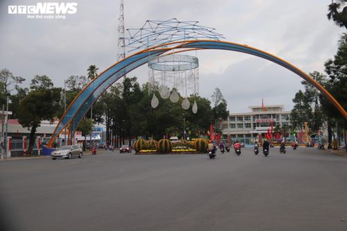 Cần Thơ: Đường phố vắng vẻ, đường hoa đông đúc chiều 30 Tết