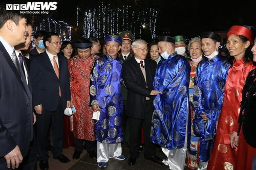 Tổng Bí thư, Chủ tịch nước chúc Tết người lao động Thủ đô đêm Giao thừa